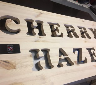 Табличка на вход "Cherry haze"